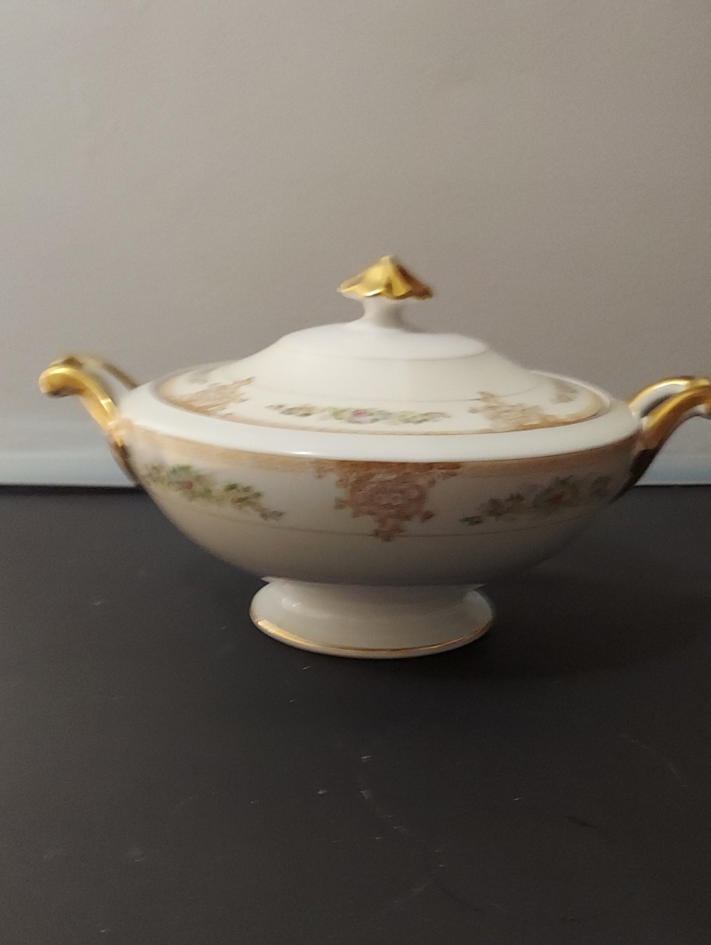 Vintage (1940s) Meito Fine Porcelain Covered Serving Bowl